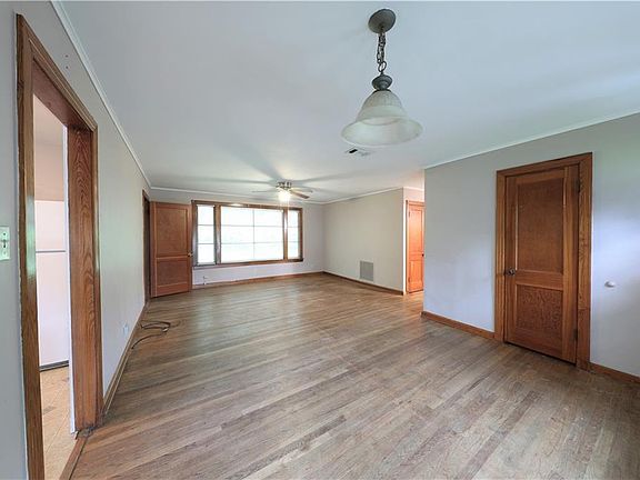 3rd image of 1626 Jewel St