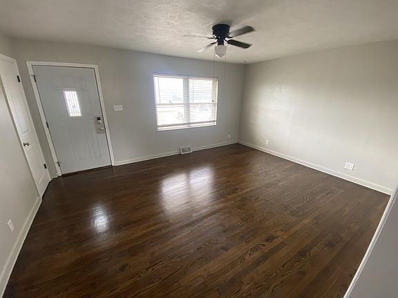 3rd image of 877 Windsor Dr