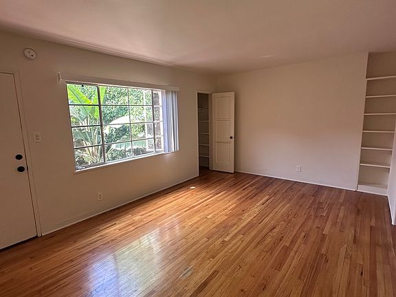 3rd image of 1416 N Gardner St #6
