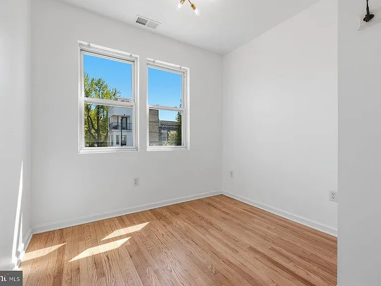 642 15th St NE #2 — Photo 21