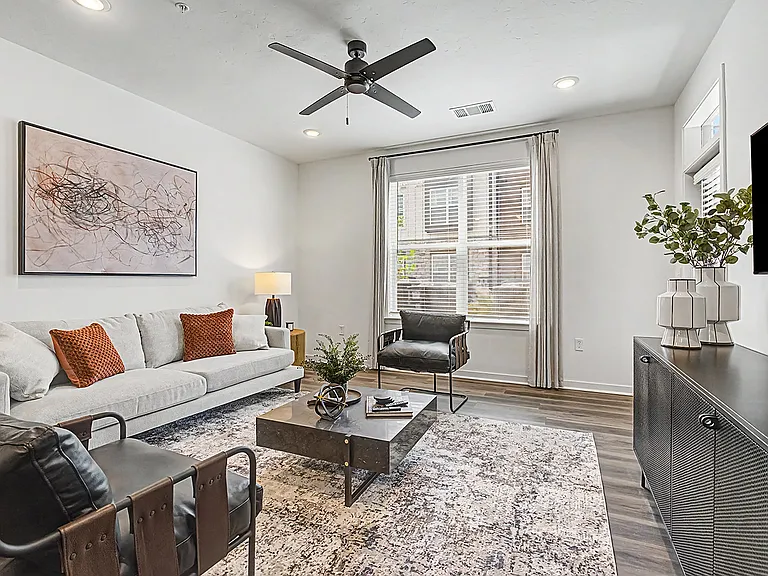The Logan Luxury Apartments — Photo 24
