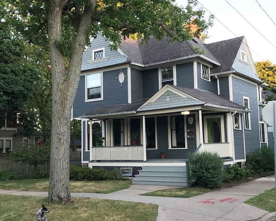 1st image of 600 Crescent St NE #1