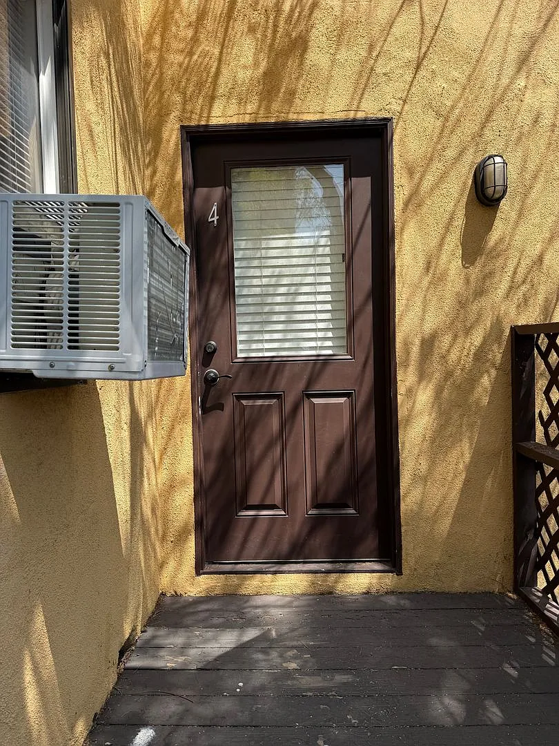 2071 Vista Del Mar Ave. — Photo 1