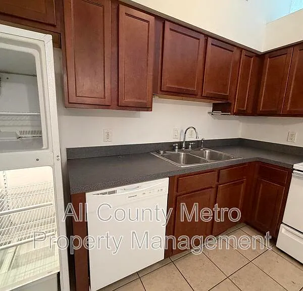 2539 Ridgewood Ave — Photo 6