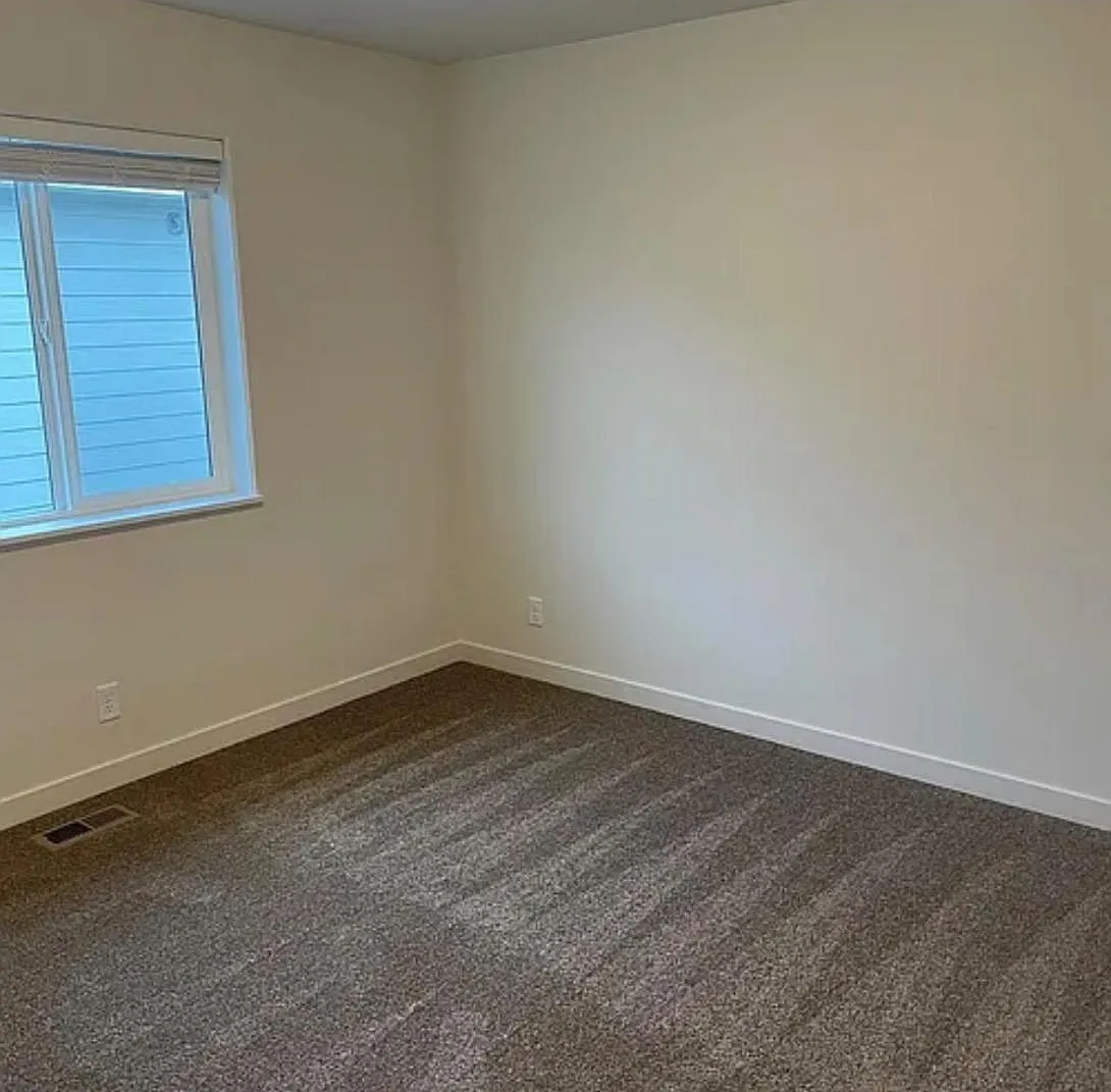 718 Schoode Ave — Photo 1