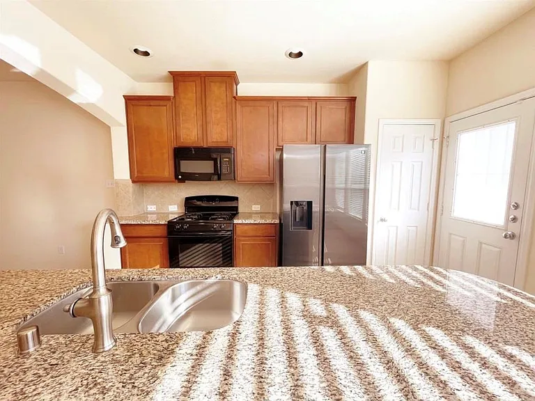 8318 Greys Ln — Photo 6