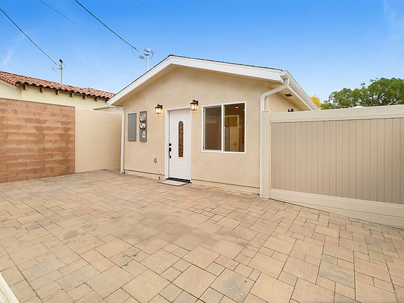 3rd image of 1011 E Angeleno Ave
