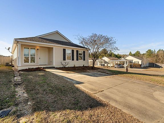 3rd image of 205 Hawthorne Dr