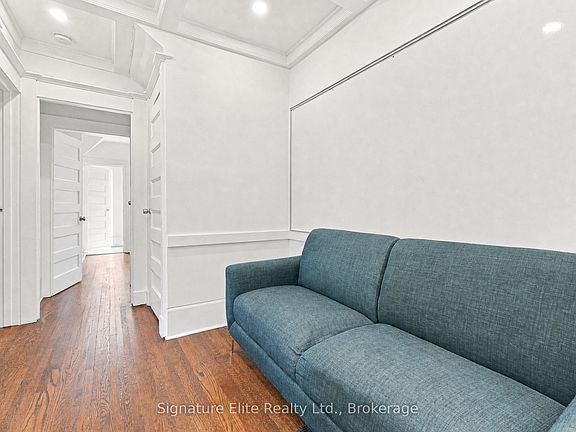 4th image of 272 Roncesvalles Ave