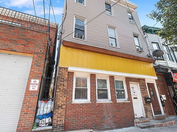 3rd image of 906 New York Ave