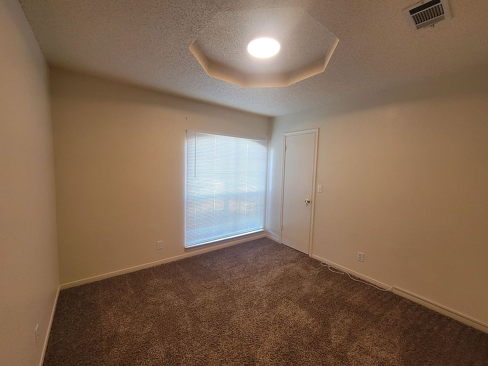 1st image of 2910 Woodlands Dr