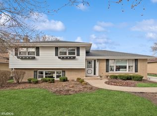 6860 W Highland Dr, Palos Heights, IL 60463