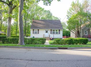 211 E Colfax Ave, Roselle Park, NJ 07204
