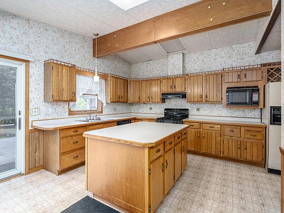 5th image of 10234 34th St