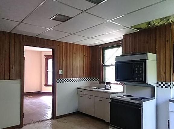 3rd image of 1808 Tilden Ave