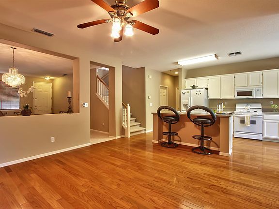 5th image of 2242 Railway Cir
