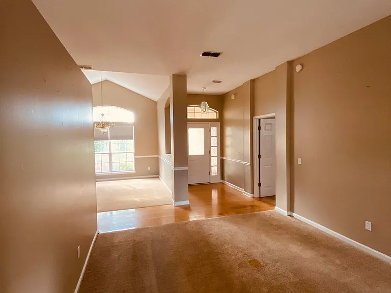 312 Morning Glory Ln — Photo 4