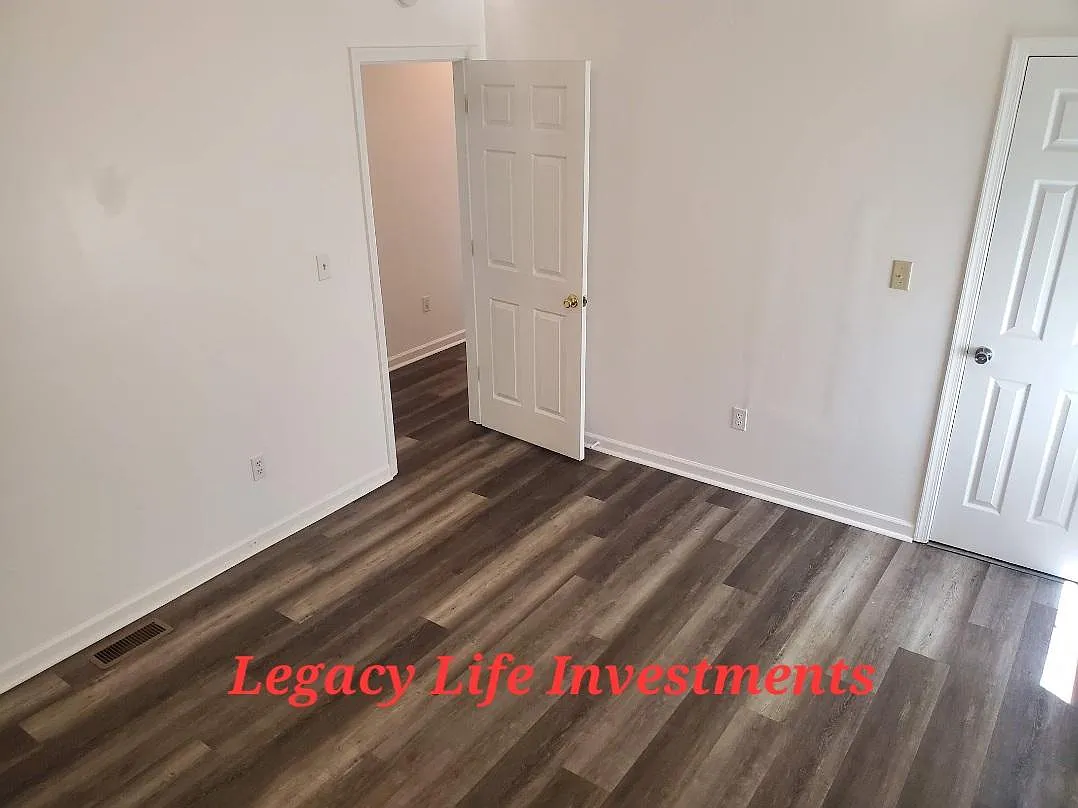 949 Irvington Rd — Photo 4