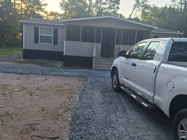 906 Oak St, Darien, GA 31305