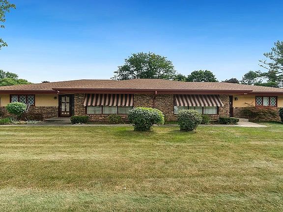 2nd image of 809 N Alpine Rd #809