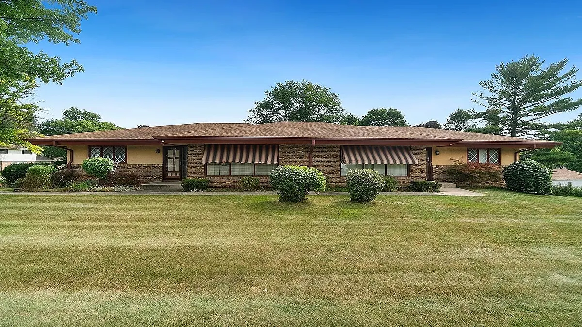 Building Photo - 809 N Alpine Rd