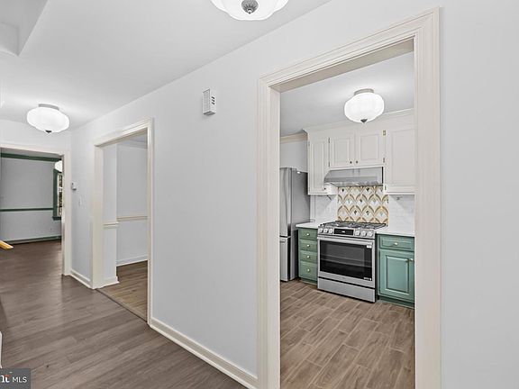 4th image of 815 College Ave