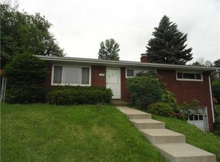 225 Snyder Dr, Coraopolis, PA 15108