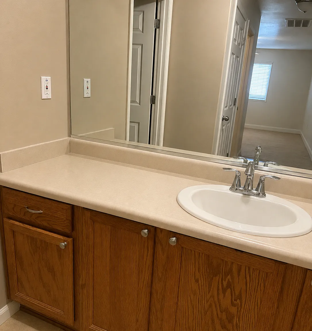 Vista Avenue (3290) - 1 — Photo 2