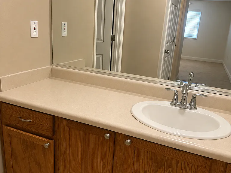 3290 N Vista Ave — Photo 2