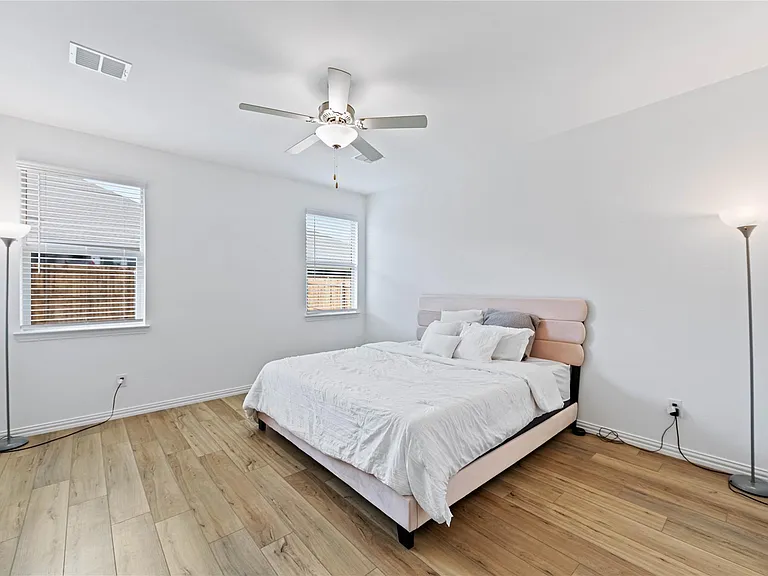 1209 Mesquite Ln — Photo 7