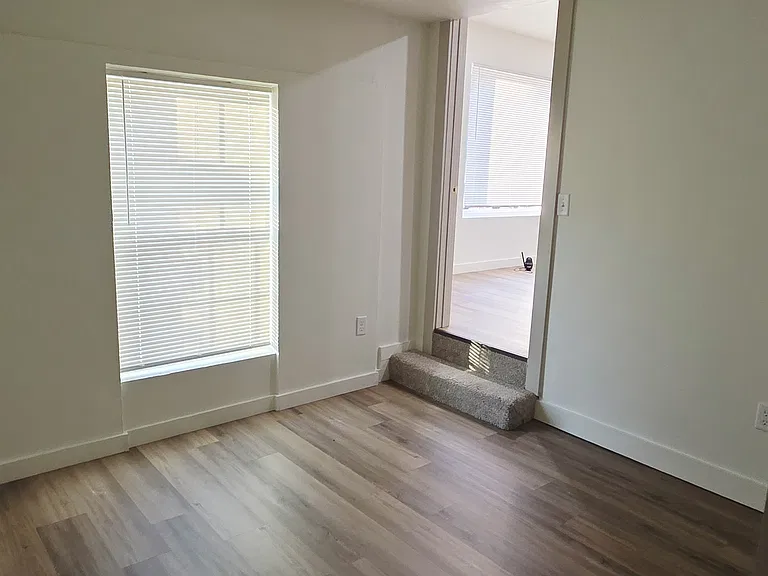 1416 SW 45th St — Photo 3