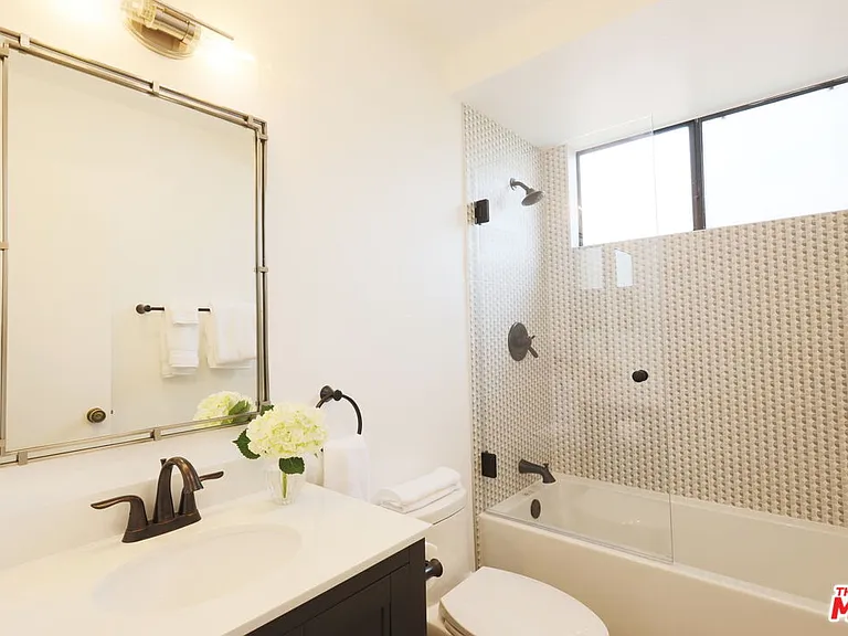 21821 Burbank Blvd #151 — Photo 22