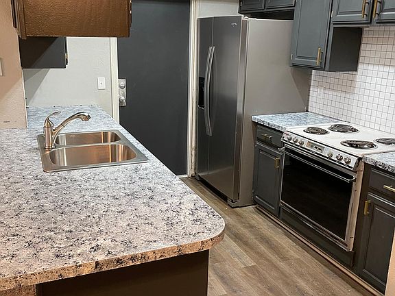 3rd image of 14001 Fairhill Ave