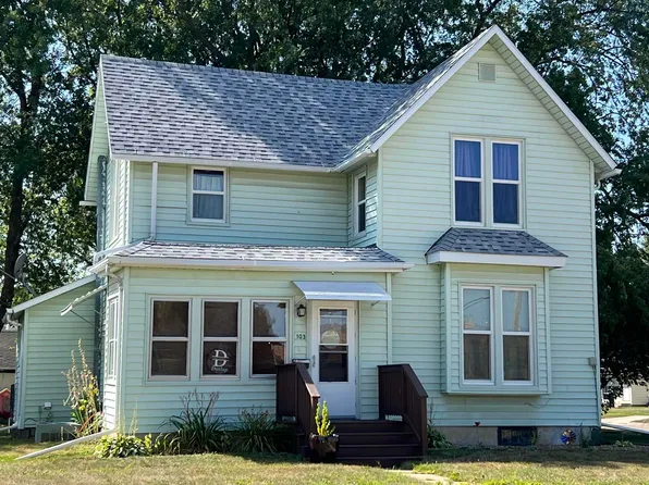 103 S Maple Ave, New Hampton, IA 50659