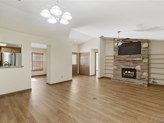 3rd image of 3632 N Honeylocust Dr