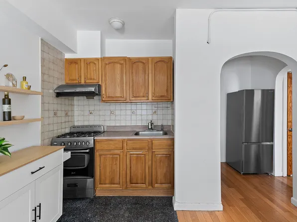 240 East 24th Street 1E image 2 of 4