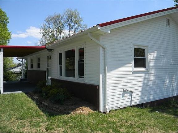 4th image of 102 King Dr