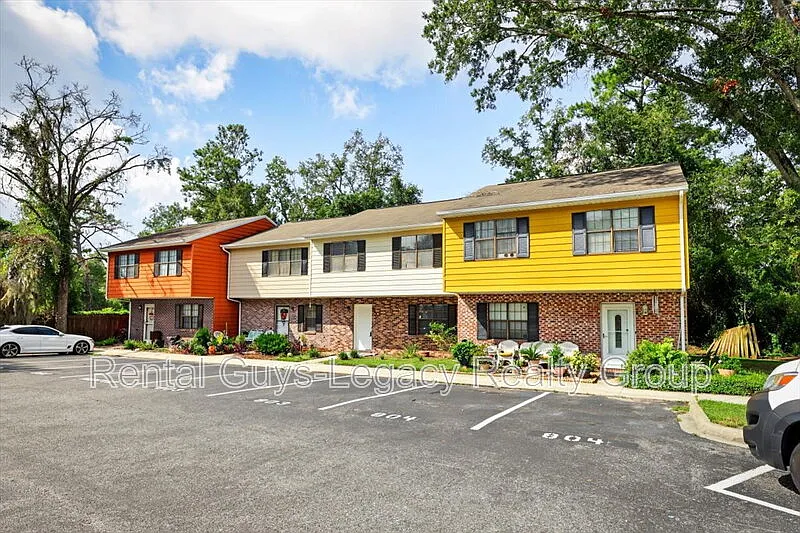 3 bed, 2.0 bath, 1452 sqft, $1,700 — Photo 2