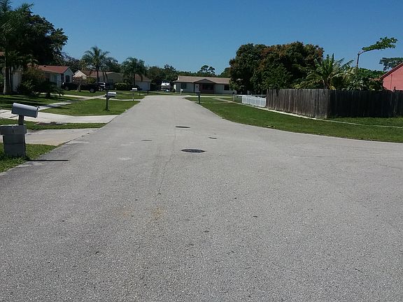 5th image of 4475 Ixora Cir