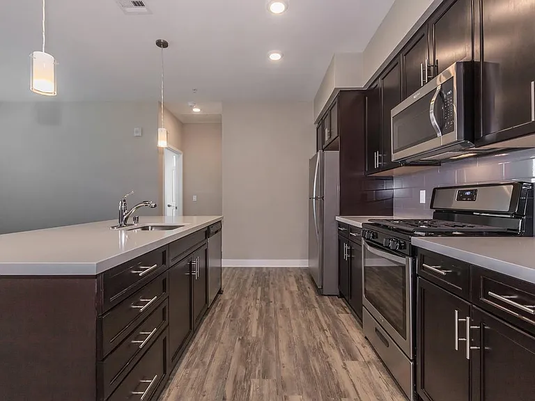 Esencia Sur Apartment Homes — Photo 42