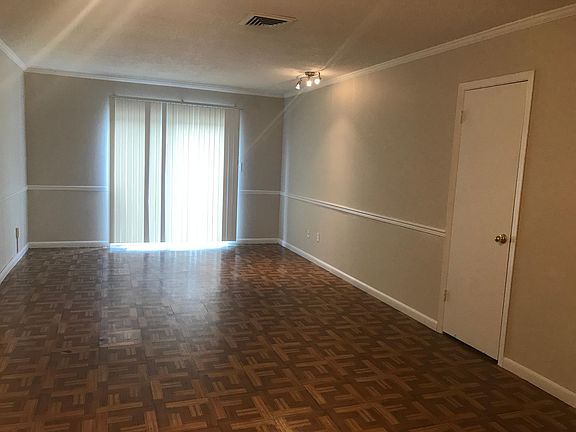 3rd image of 2325 W Pensacola St APT 163