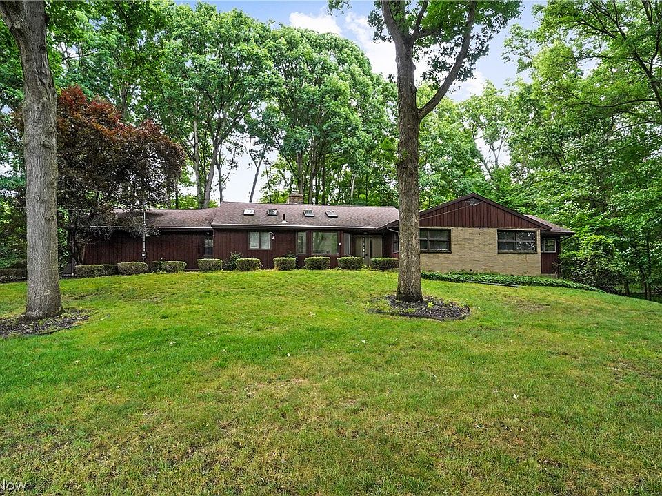 1st image of 1525 Woodland Ln