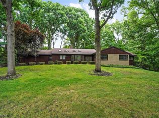 1525 Woodland Ln, Stow, OH 44224