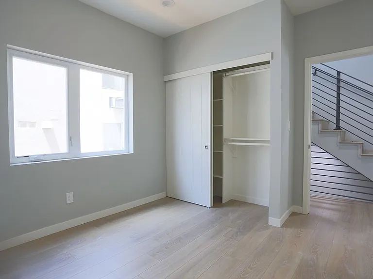 1242 N Beachwood Dr — Photo 9