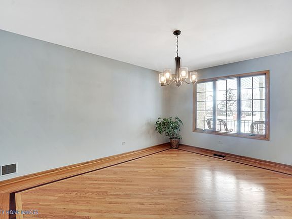 5th image of 137 Grant Ave
