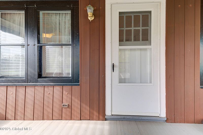 5th image of 838 Curry Road