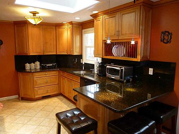 2nd image of 461 Knollwood Dr