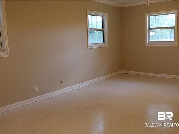 5th image of 5710 Antoine Rd