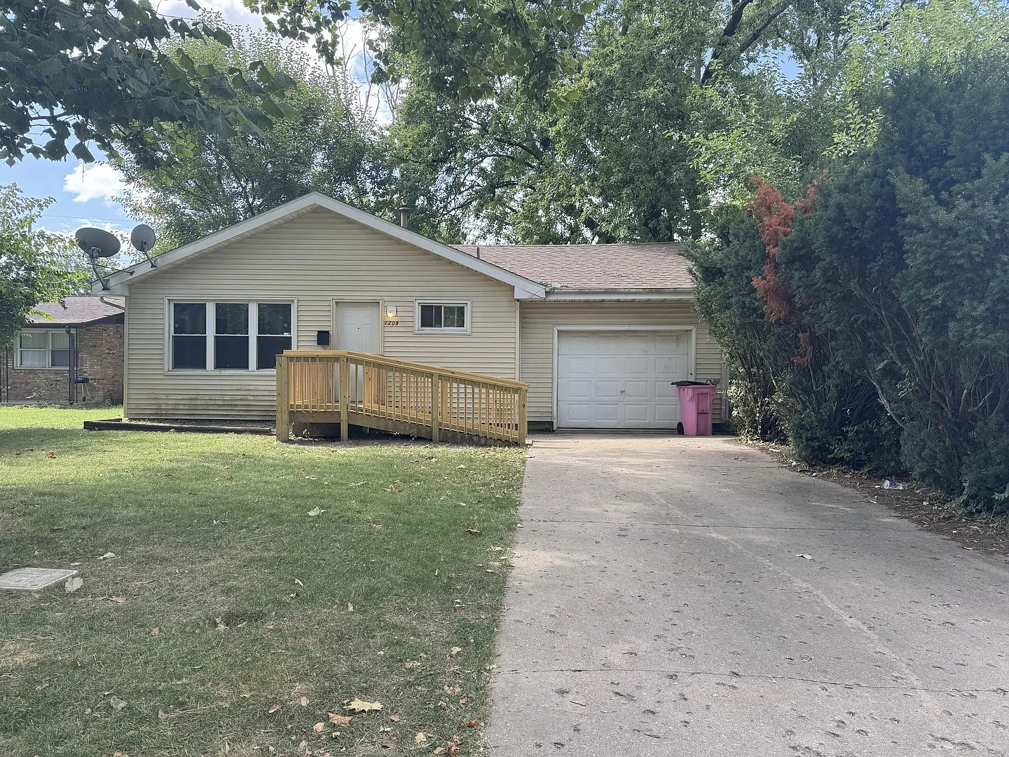 1209 Joanne Ln photo 1