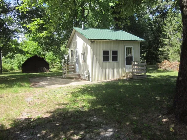 931 S Pierce Rd, White Cloud, MI 49349